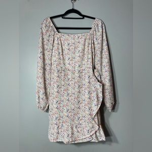 Paper Crane M Floral Print Dress
Romantic, modest
Long sleeves, Faux wrap, Lined